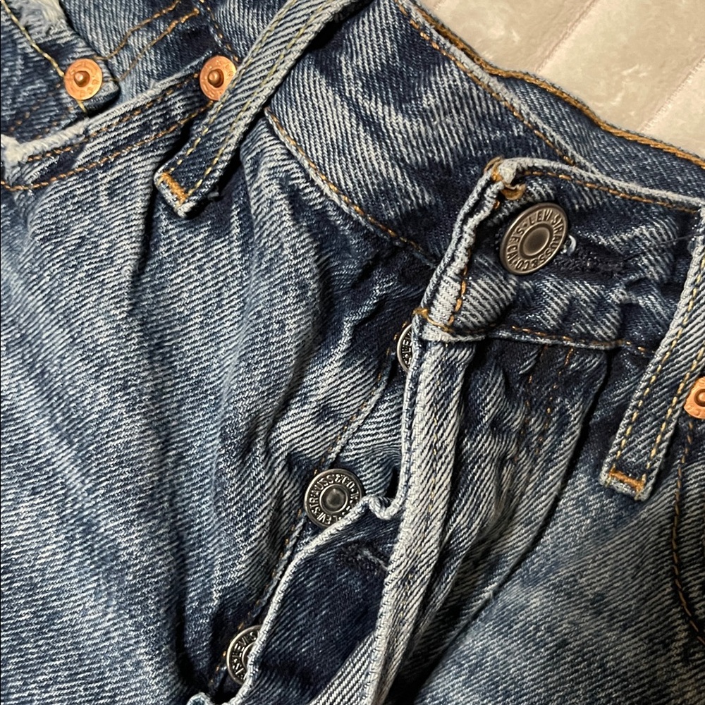 Levi's 501 Women's Classic Blue Jean Shorts | Size 23 - Picture 5 of 7
